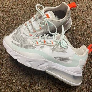 Size 7.5 women’s Nike air max